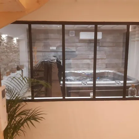 L Echappee Boheme Privatif &jaccuzzi Villa