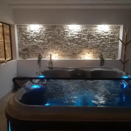 L Echappee Boheme Privatif &jaccuzzi Villa *